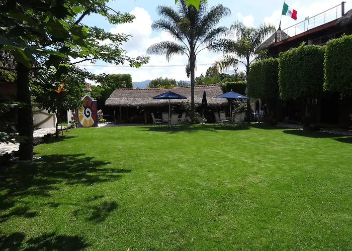 Paradise Hotel Boutique & Lounge