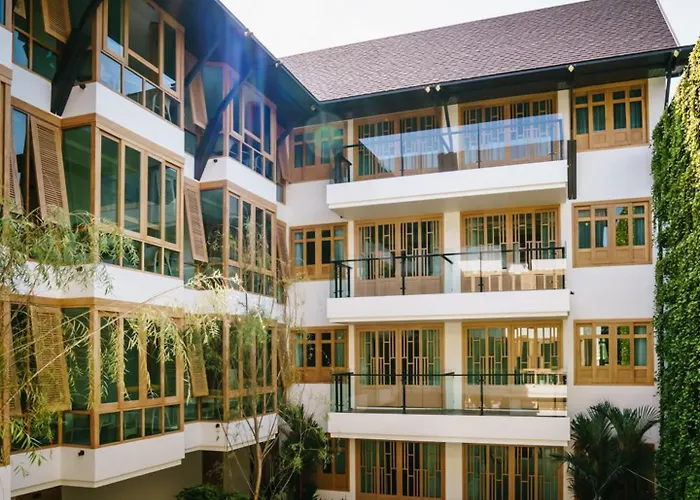 Moon Dragon Hotel
