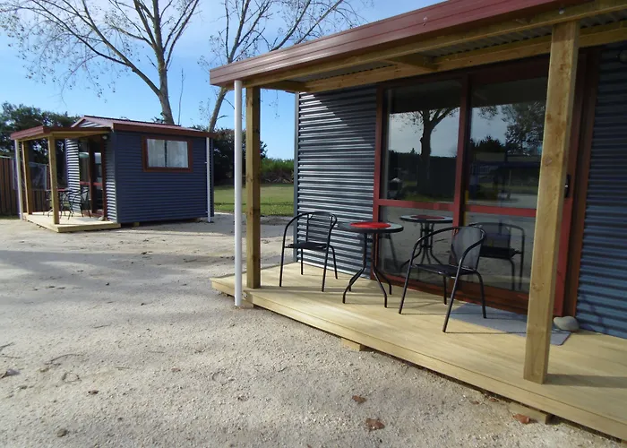 Glenavys Waitaki River Motor Camp