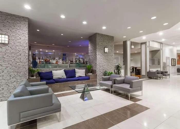 Wyndham Southbury Hotel