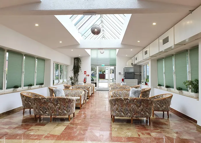 Hotel Pause - Free Wifi & Free Parking!!
