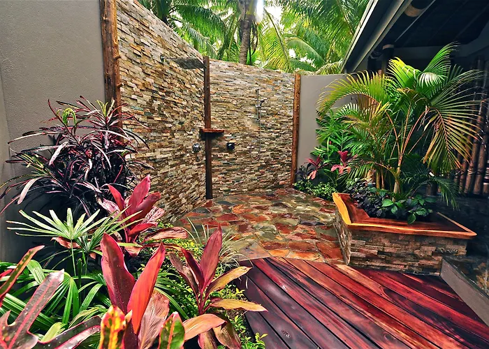 Paradise Cove Resort Naukacuvu Island
