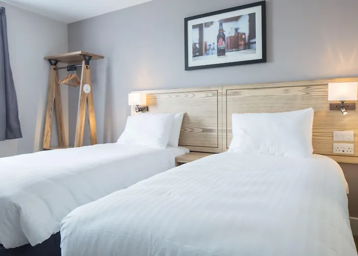 The Raven'S Cliff Lodge By Marston'S Inns Motherwell