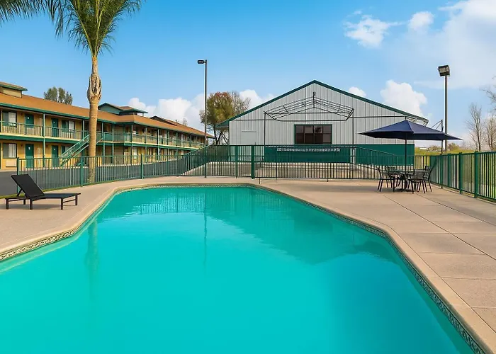 Red Lion Inn & Suites Lemoore