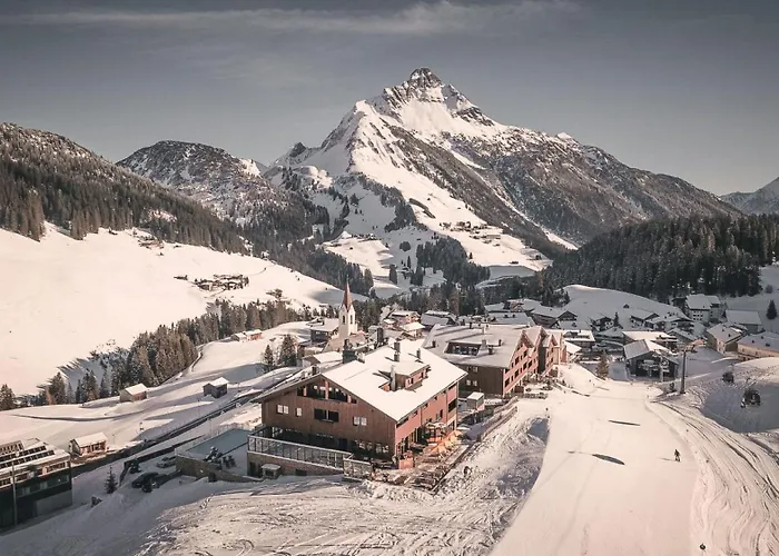 AlpenParks Hotel&Apartment Arlberg Warth mit Pool