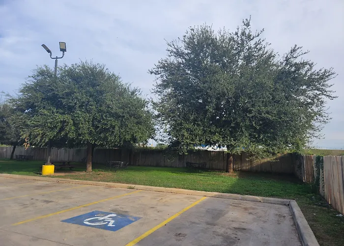 Cotulla Whitten Inn