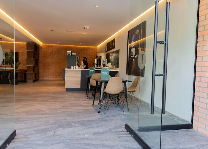 Fulton Business Luxury