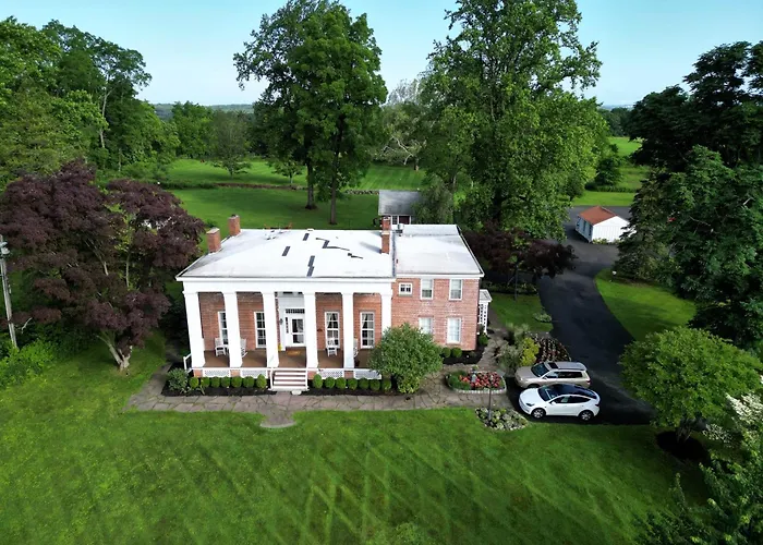 Cromwell Manor Inn