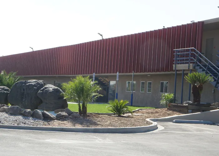 Apple Valley Hotel & Lodge