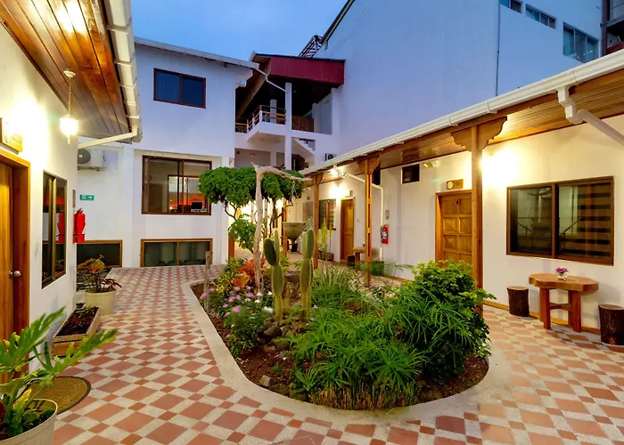 Plaza Luna Suites Puerto Ayora 
