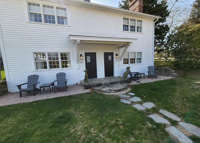 Shelter Harbor Inn