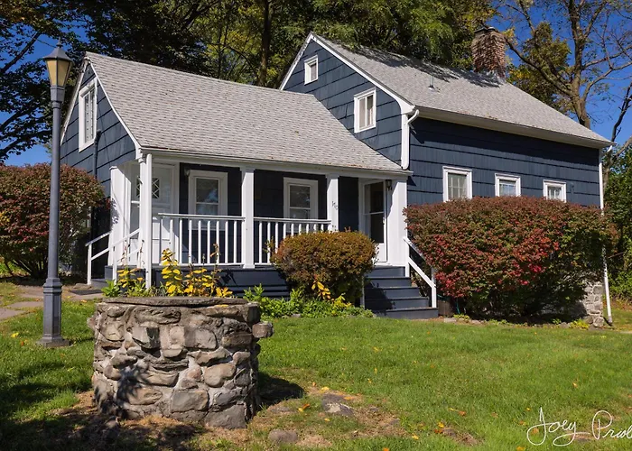 Cromwell Manor Inn