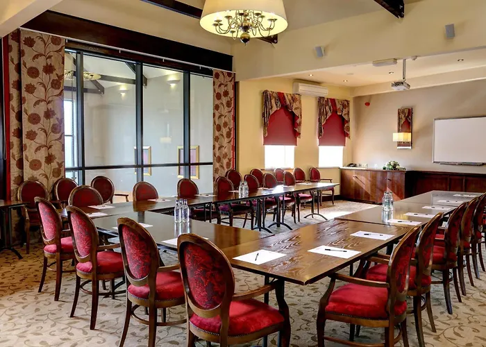 Best Western Plus Pastures Hotel