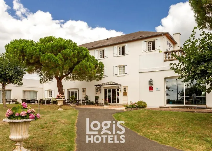 Logis Hotel Restaurant Des Chateaux