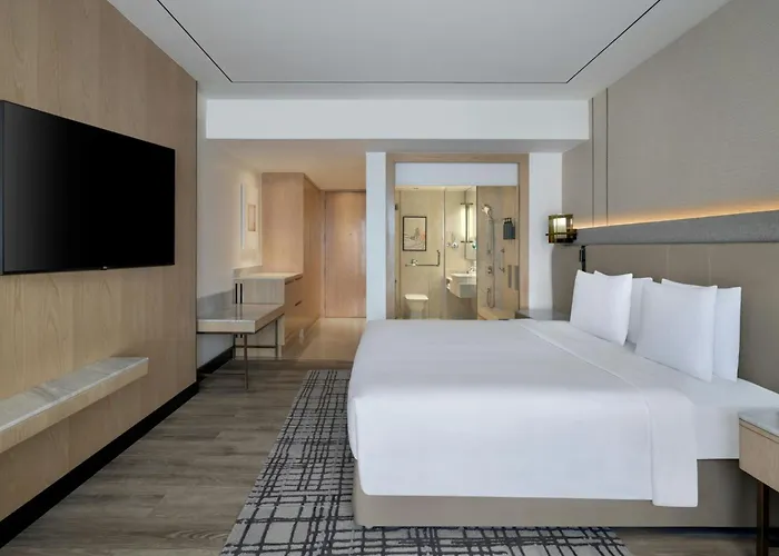 Courtyard By Marriott Mumbai International Airport