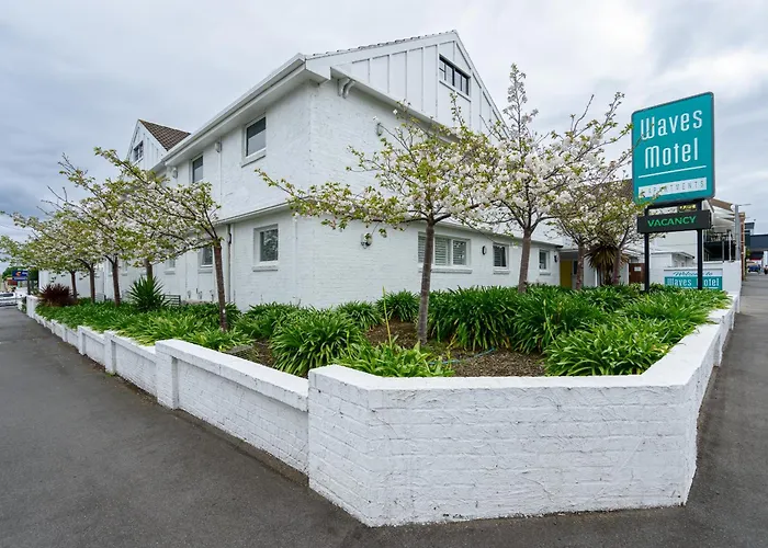 Waves Motel And Apartments