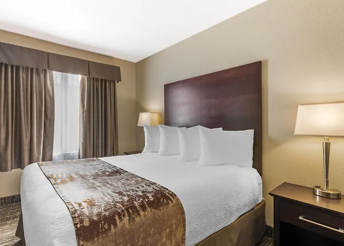 Best Western Plus Pembina Inn & Suites
