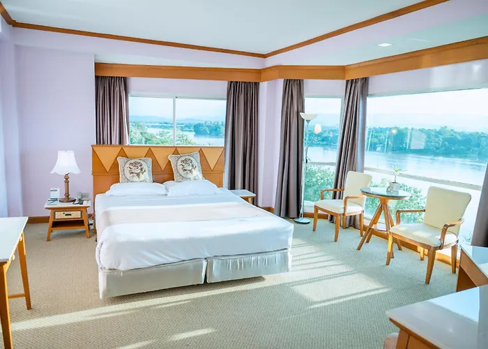 Viang Tak Riverside Hotel