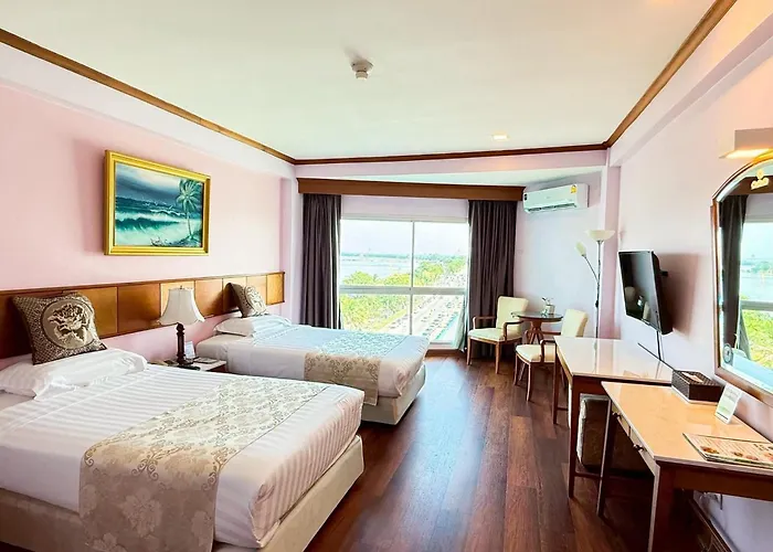 Viang Tak Riverside Hotel