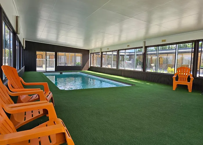 Majestic Motel