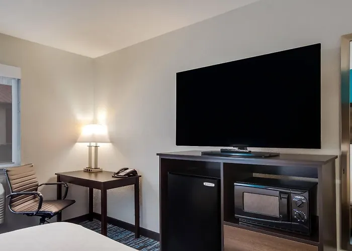 Clarion Pointe Harrodsburg-Danville