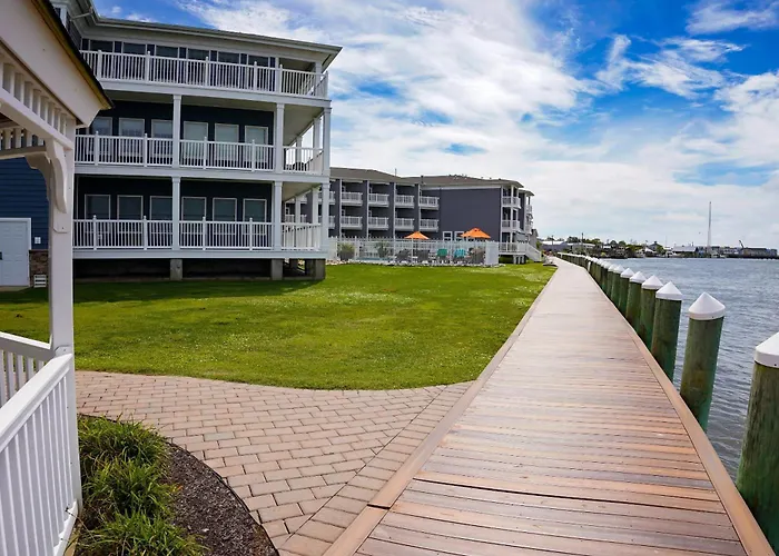 Comfort Suites Island Bayfront Resort