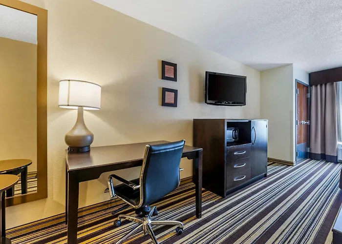 Comfort Inn & Suites Triadelphia - Wheeling