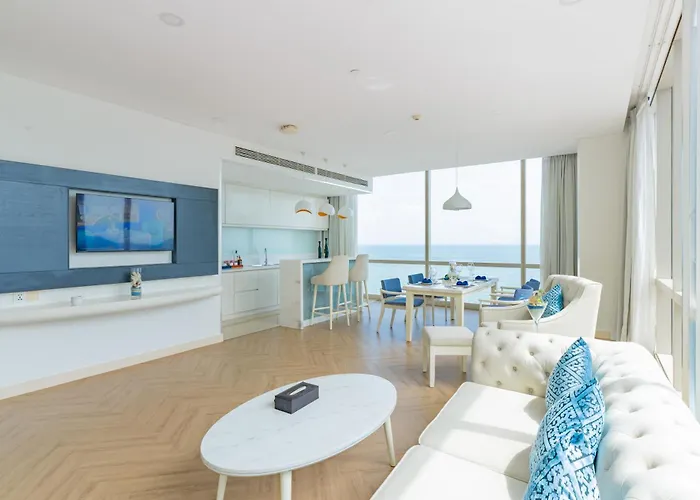 Diamond Bay Hotel