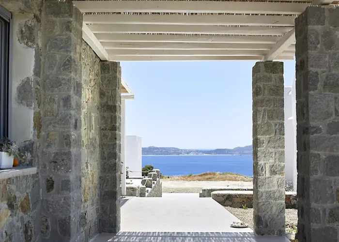 Lithos Luxury Rooms (Adults Only)