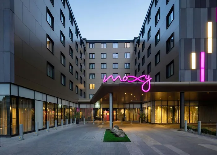 Moxy London Heathrow Airport