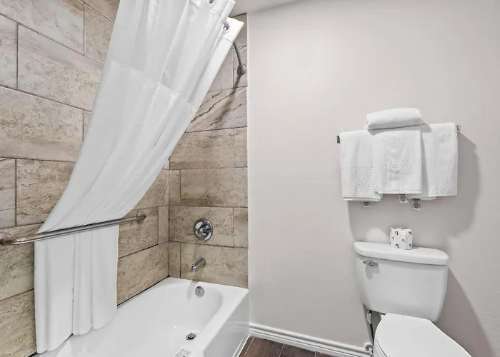 Quality Inn & Suites Port Lavaca Near Lighthouse Beach