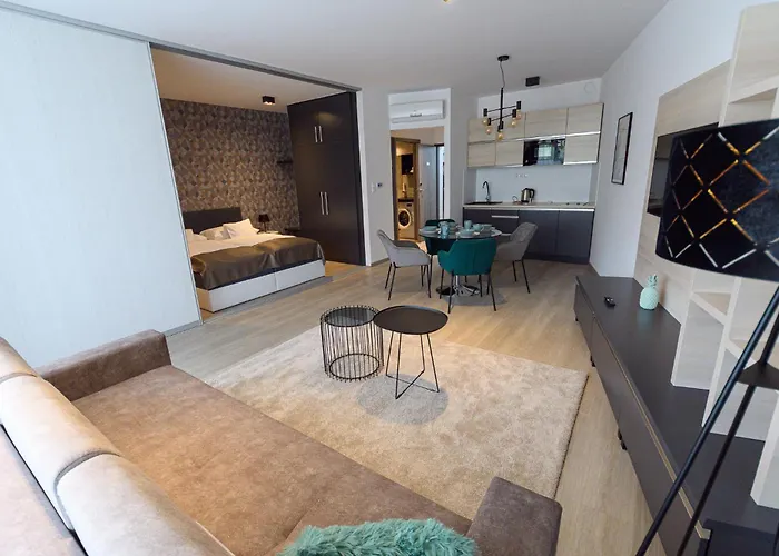 Parizs Garden Apartments
