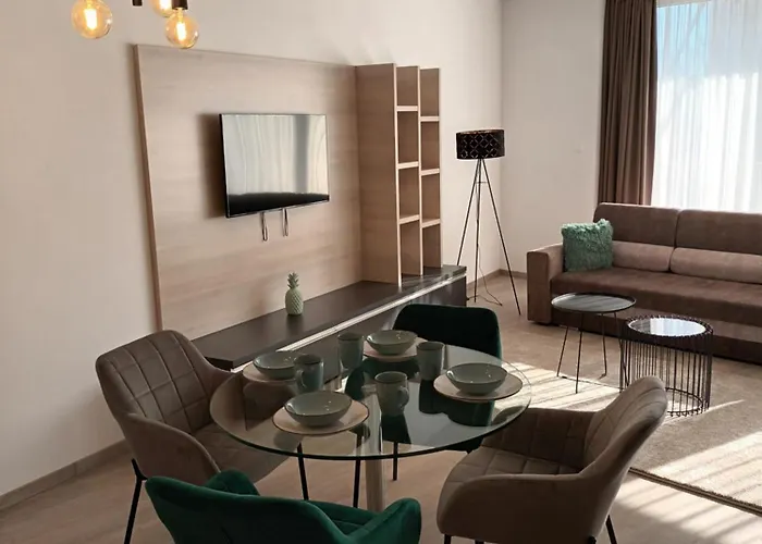 Parizs Garden Apartments