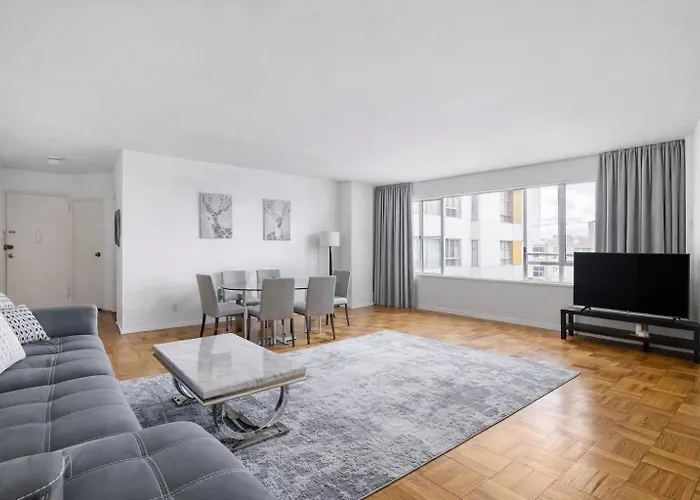 Spacious 2 Bedroom 2 Bathroom Unit Great Location