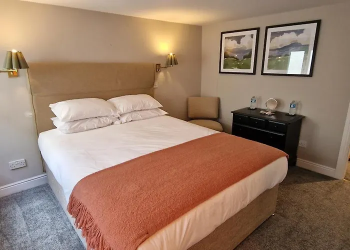 Book Whole Aparthotel - Sleeps 18 - Exclusive Use - By Purestay - Free Parking