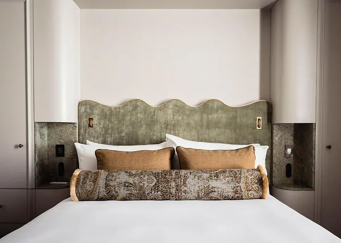 The Grand National Hotel By Saint Peter