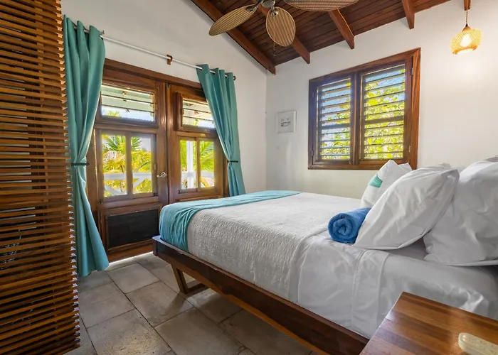 Camp Bay Lodge