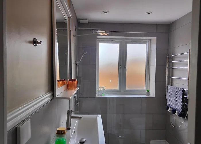 Clifton House O2 & Excel Rooms With Private Bathroom And Breakfast Option