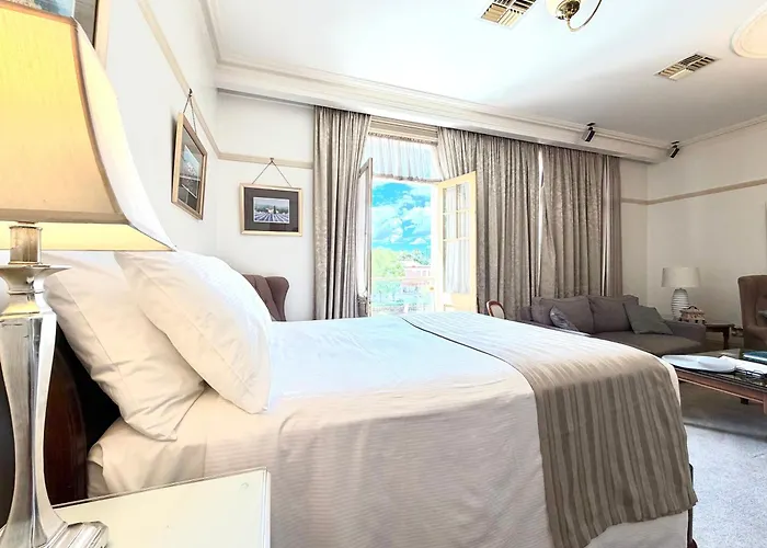 Cobb & Co Court Boutique Hotel