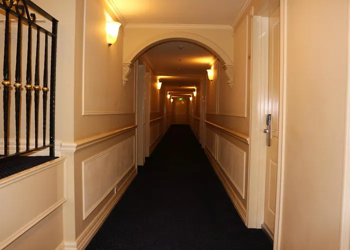 Canterbury International Hotel Forest Hill