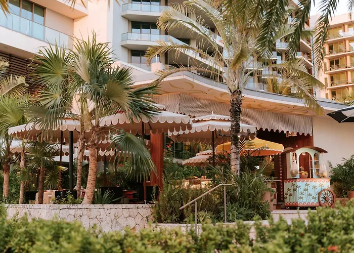 Kimpton Seafire Resort + Spa By Ihg West Bay