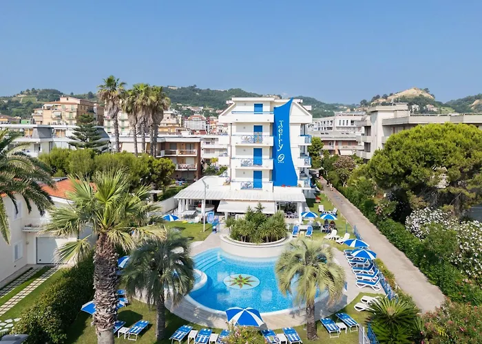 Hotel Jerry - Beachfront & Private Pool