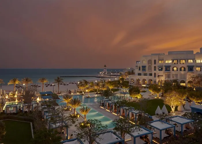 Hilton Salwa Beach Resort&Villas