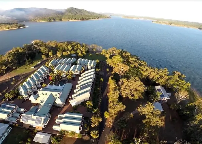 Tinaroo Lake