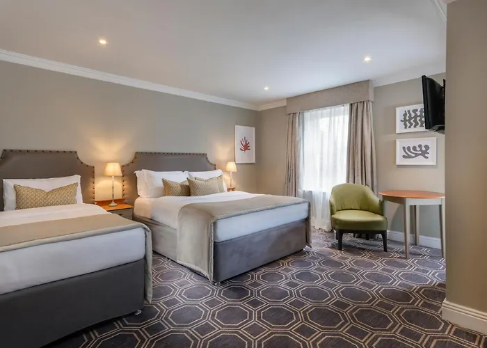 Castle Oaks House Hotel