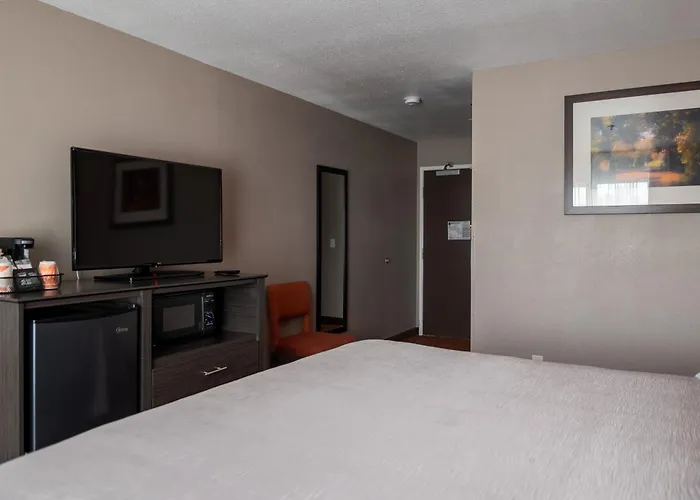 Quality Inn & Suites Fresno Northwest