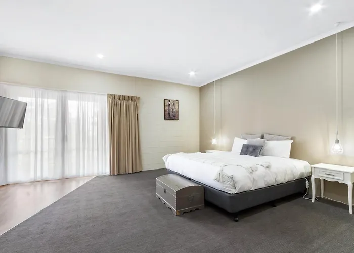 Comfort Inn & Suites King Avenue Sale