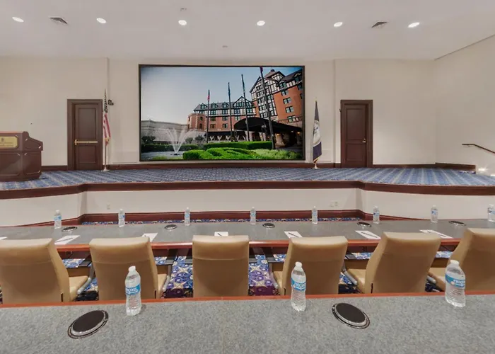 Hotel Roanoke & Conference Center, Curio Collection By Hilton