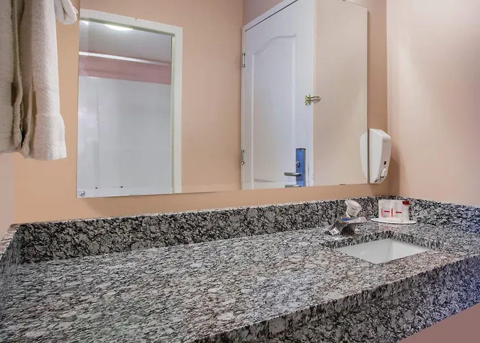 Ramada Limited 100 Mile House Hotel