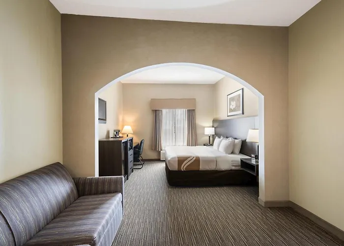 Quality Inn & Suites Fishkill South Near I-84